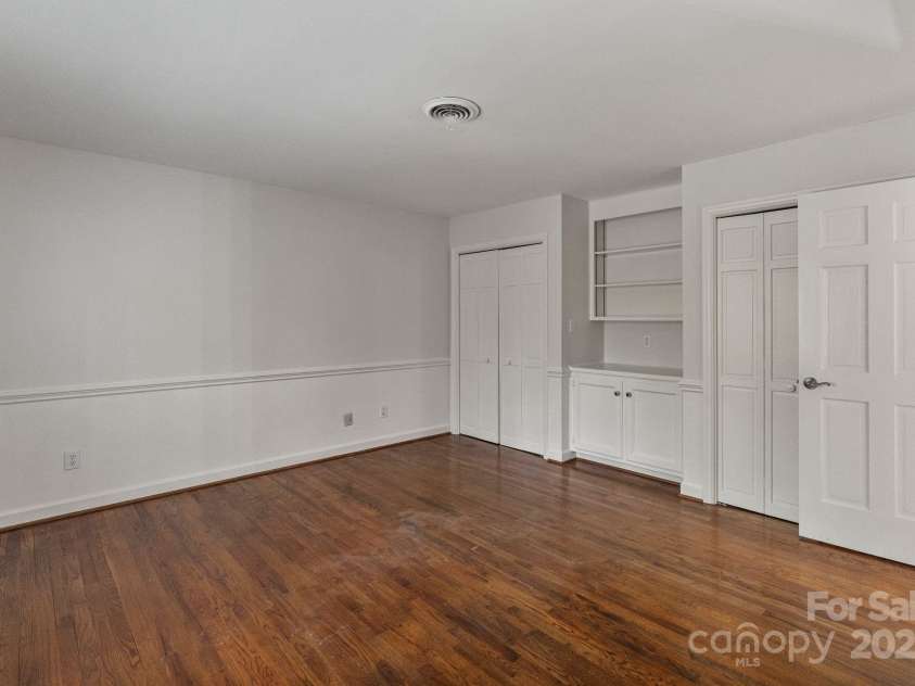 5125 Winding Brook Road, Charlotte, NC 28226.  MLS# CAR4241035, YatesRealty ID 18729. Upstairs Bedroom 2