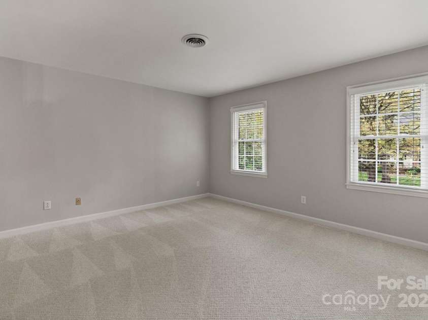 5125 Winding Brook Road, Charlotte, NC 28226.  MLS# CAR4241035, YatesRealty ID 18729. Upstairs Bedroom 3