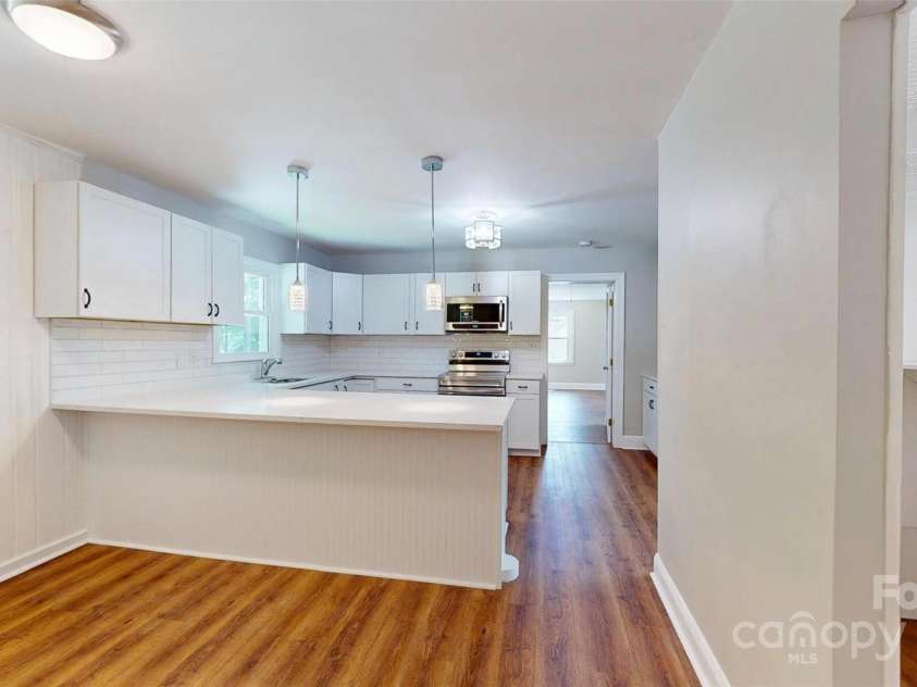 7101 City View Drive, Charlotte, NC 28212.  MLS# CAR4256840, YatesRealty ID 18733. 