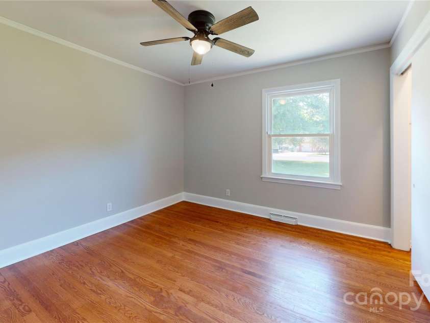 7101 City View Drive, Charlotte, NC 28212.  MLS# CAR4256840, YatesRealty ID 18733. 