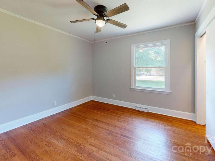 7101 City View Drive, Charlotte, NC 28212.  MLS# CAR4256840, YatesRealty ID 18733. 