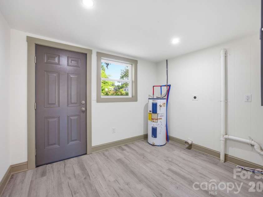 308 HIGHLAND Avenue, Concord, NC 28027.  MLS# CAR4371014, YatesRealty ID 18736. Utility room/Laundry