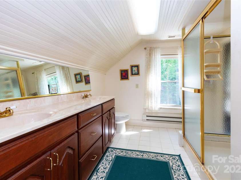 28 & 29 Spruce Chase Lane, Swannanoa, NC 28778.  MLS# CAR4251000, YatesRealty ID 18737. Bathroom