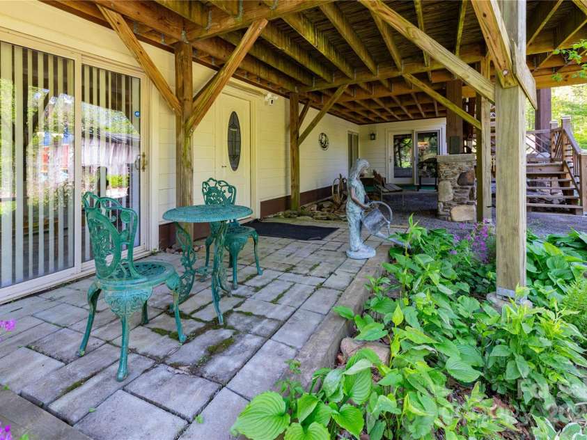 28 & 29 Spruce Chase Lane, Swannanoa, NC 28778.  MLS# CAR4251000, YatesRealty ID 18737. Exterior Entry to Apartment