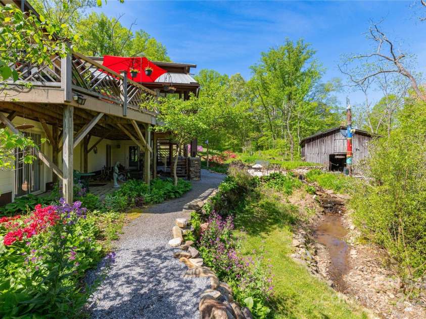 28 & 29 Spruce Chase Lane, Swannanoa, NC 28778.  MLS# CAR4251000, YatesRealty ID 18737. Front Yard