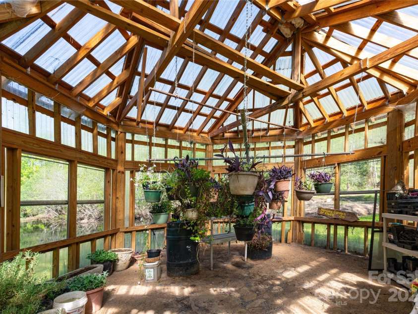 28 & 29 Spruce Chase Lane, Swannanoa, NC 28778.  MLS# CAR4251000, YatesRealty ID 18737. Gerenhouse Interior