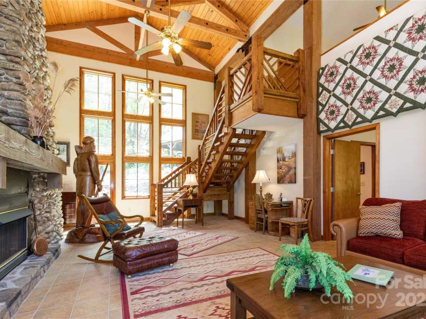 28 & 29 Spruce Chase Lane, Swannanoa, NC 28778.  MLS# CAR4251000, YatesRealty ID 18737. Grand Room