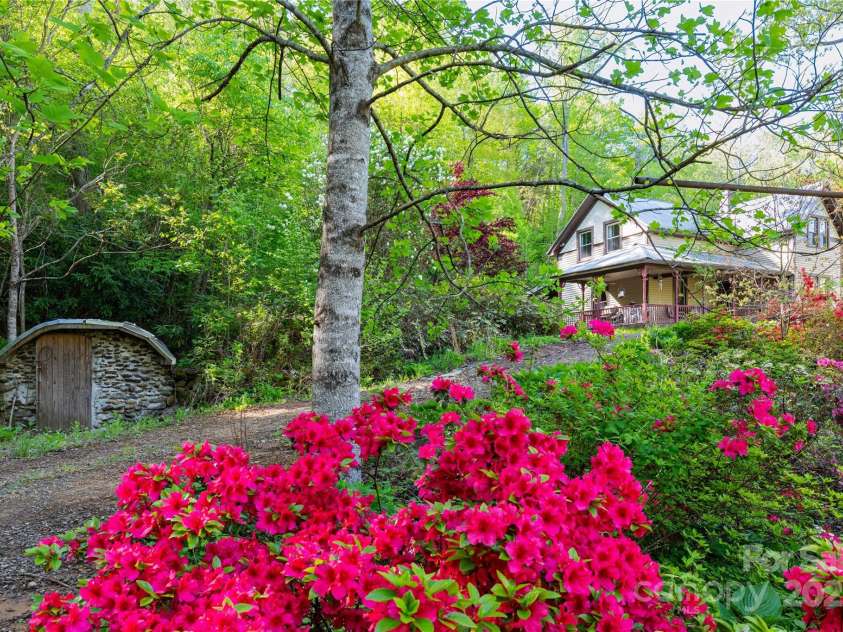 28 & 29 Spruce Chase Lane, Swannanoa, NC 28778.  MLS# CAR4251000, YatesRealty ID 18737. Grounds & Spring House