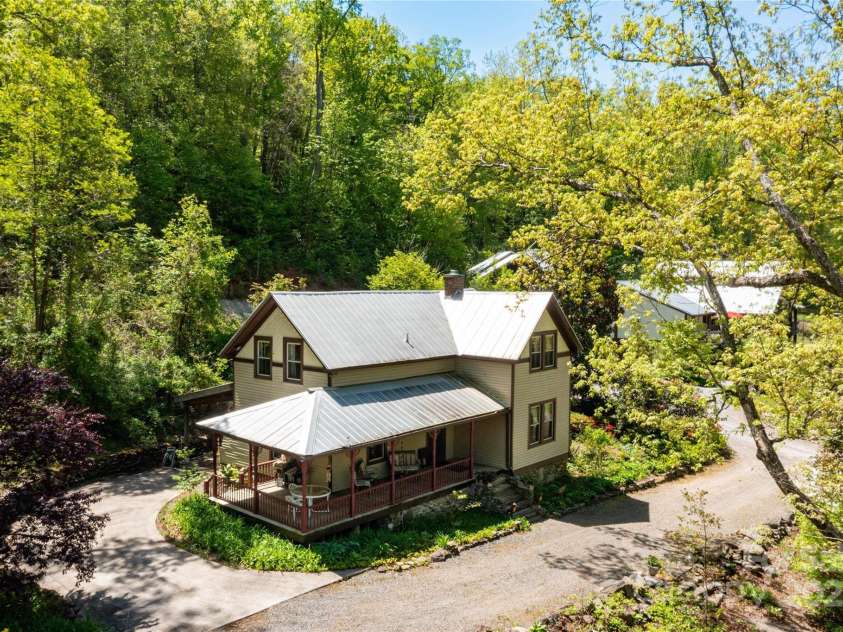 28 & 29 Spruce Chase Lane, Swannanoa, NC 28778.  MLS# CAR4251000, YatesRealty ID 18737. Historic Home/Guest House