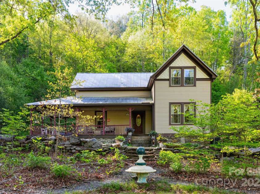 28 & 29 Spruce Chase Lane, Swannanoa, NC 28778.  MLS# CAR4251000, YatesRealty ID 18737. Historic Home/Guest House