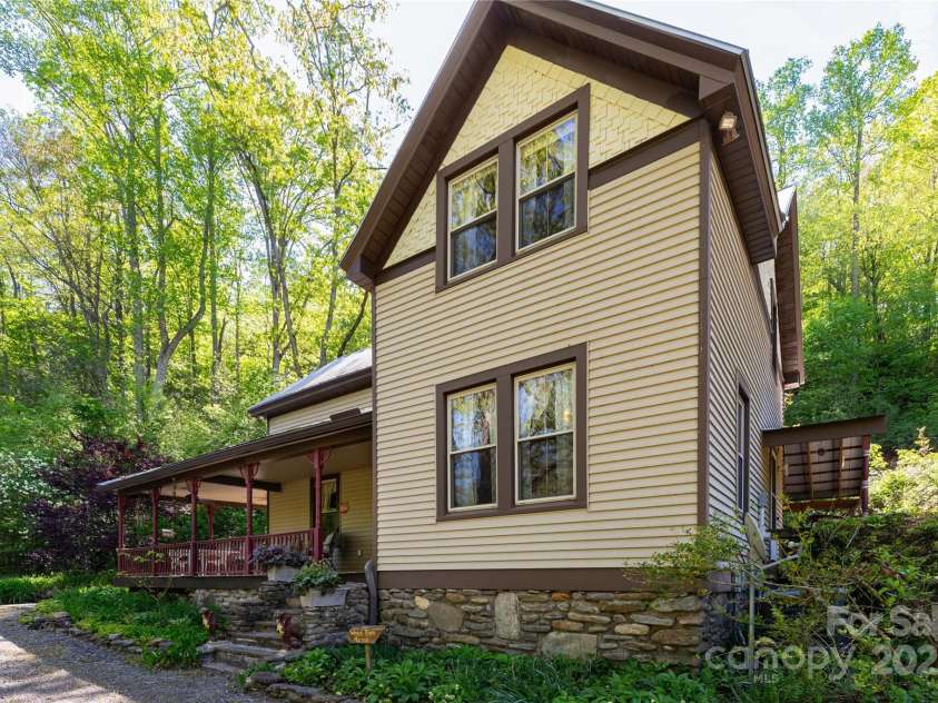 28 & 29 Spruce Chase Lane, Swannanoa, NC 28778.  MLS# CAR4251000, YatesRealty ID 18737. Historic Home/Guest House