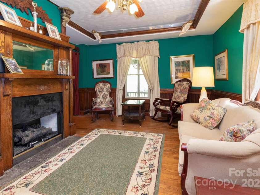 28 & 29 Spruce Chase Lane, Swannanoa, NC 28778.  MLS# CAR4251000, YatesRealty ID 18737. Living Room