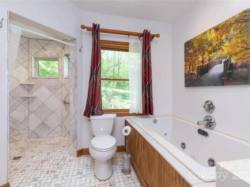 28 & 29 Spruce Chase Lane, Swannanoa, NC 28778.  MLS# CAR4251000, YatesRealty ID 18737. Primary Bathroom