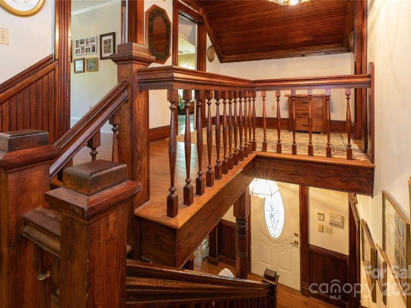 28 & 29 Spruce Chase Lane, Swannanoa, NC 28778.  MLS# CAR4251000, YatesRealty ID 18737. Upstairs Landing