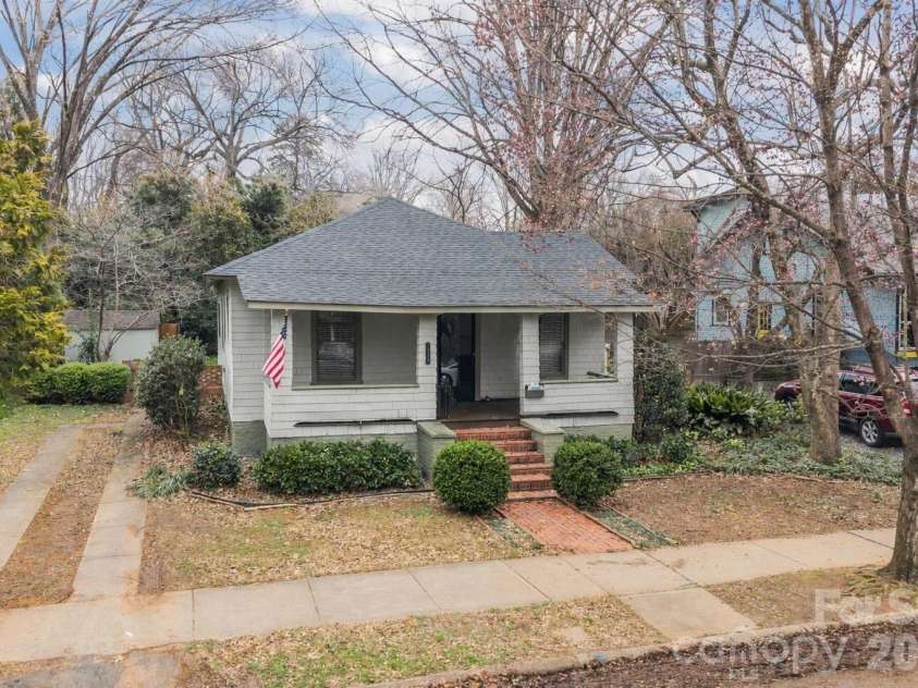 1508 Thomas Avenue, Charlotte, NC 28205.  MLS# CAR4353551, YatesRealty ID 18738. 