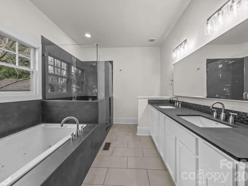 1508 Thomas Avenue, Charlotte, NC 28205.  MLS# CAR4353551, YatesRealty ID 18738. 