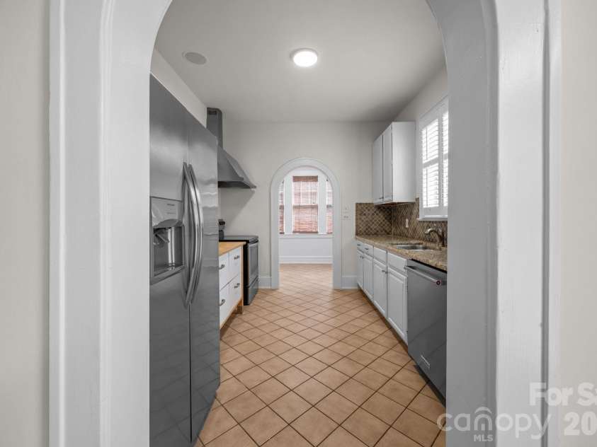 1508 Thomas Avenue, Charlotte, NC 28205.  MLS# CAR4353551, YatesRealty ID 18738. 