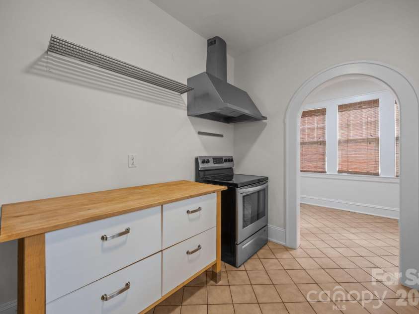 1508 Thomas Avenue, Charlotte, NC 28205.  MLS# CAR4353551, YatesRealty ID 18738. 