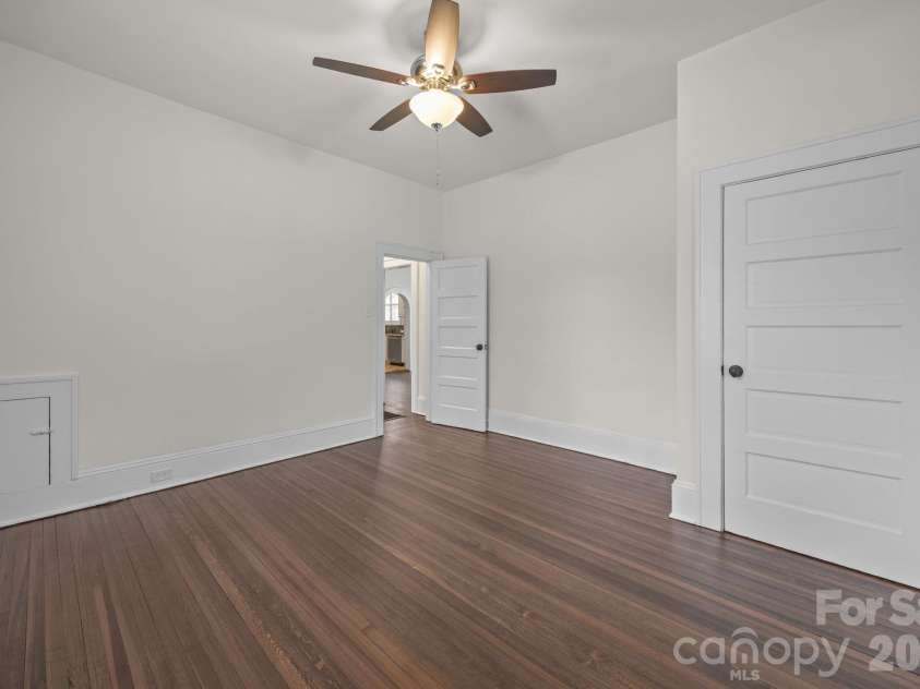 1508 Thomas Avenue, Charlotte, NC 28205.  MLS# CAR4353551, YatesRealty ID 18738. 
