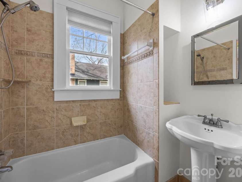 1508 Thomas Avenue, Charlotte, NC 28205.  MLS# CAR4353551, YatesRealty ID 18738. 