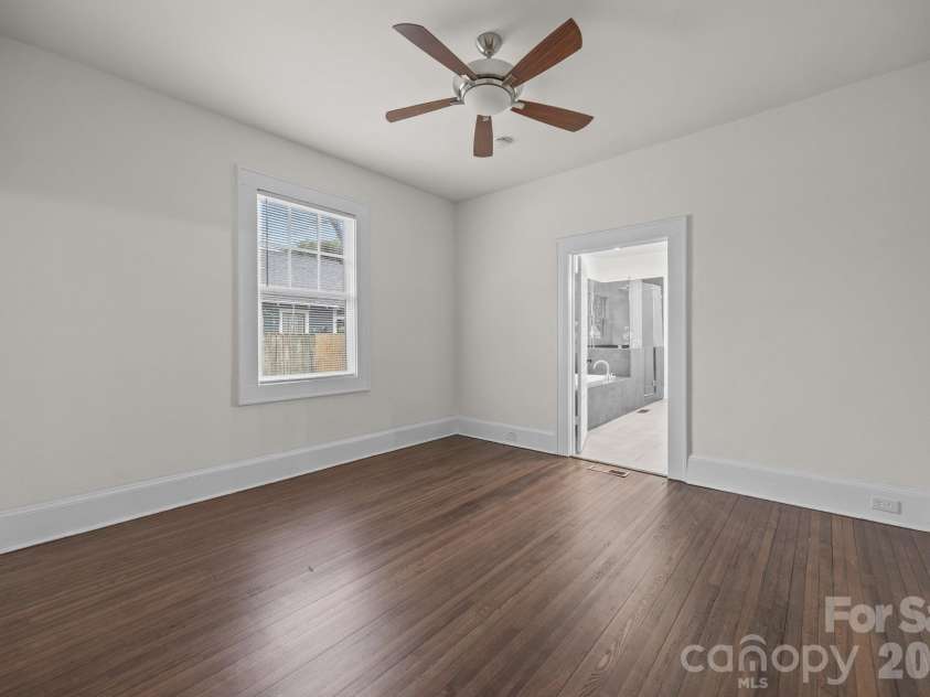 1508 Thomas Avenue, Charlotte, NC 28205.  MLS# CAR4353551, YatesRealty ID 18738. 