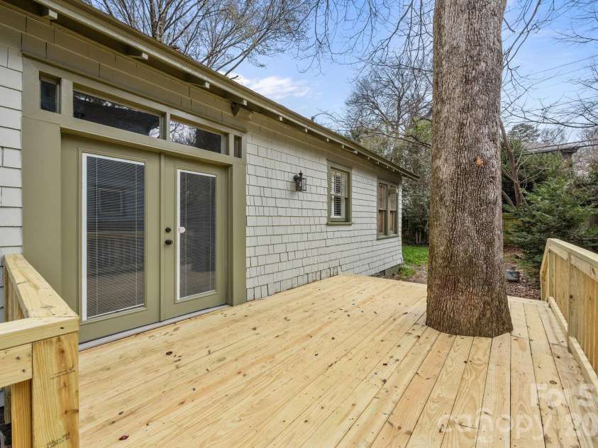 1508 Thomas Avenue, Charlotte, NC 28205.  MLS# CAR4353551, YatesRealty ID 18738. 