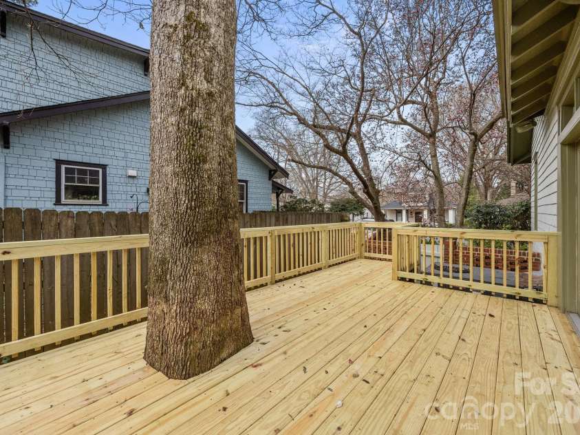 1508 Thomas Avenue, Charlotte, NC 28205.  MLS# CAR4353551, YatesRealty ID 18738. 