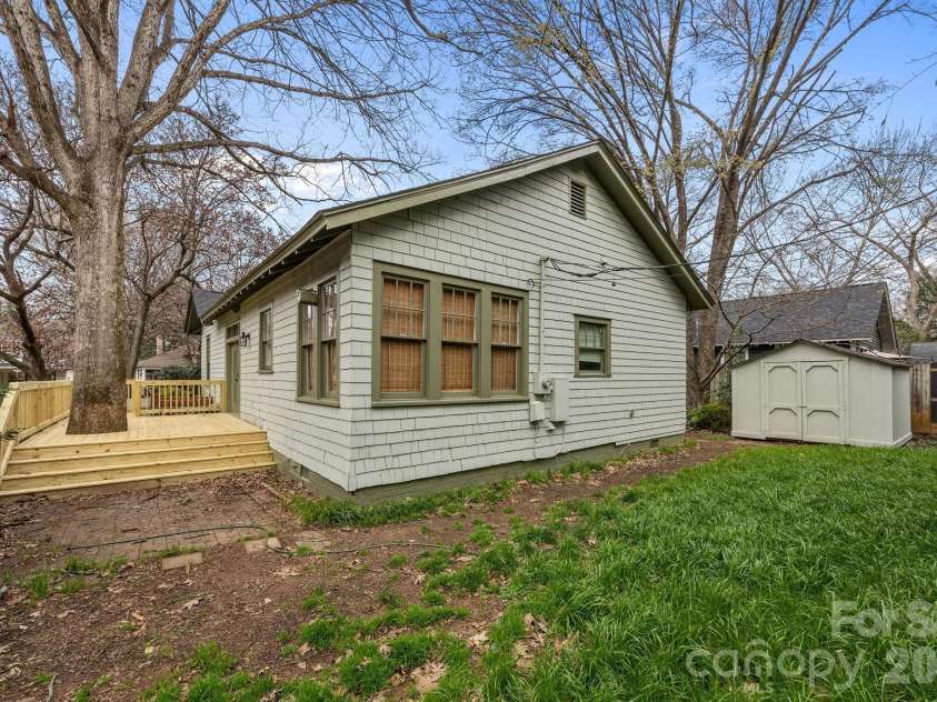 1508 Thomas Avenue, Charlotte, NC 28205.  MLS# CAR4353551, YatesRealty ID 18738. 