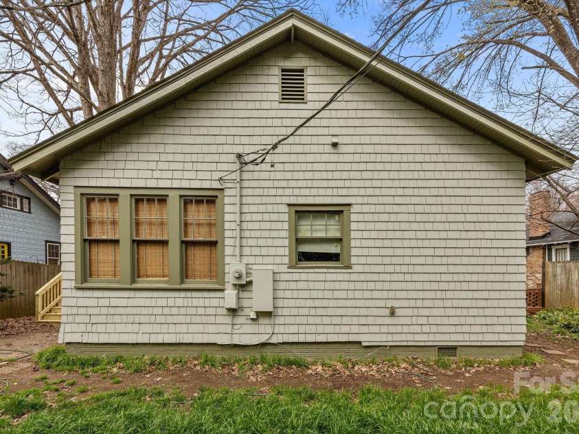 1508 Thomas Avenue, Charlotte, NC 28205.  MLS# CAR4353551, YatesRealty ID 18738. 