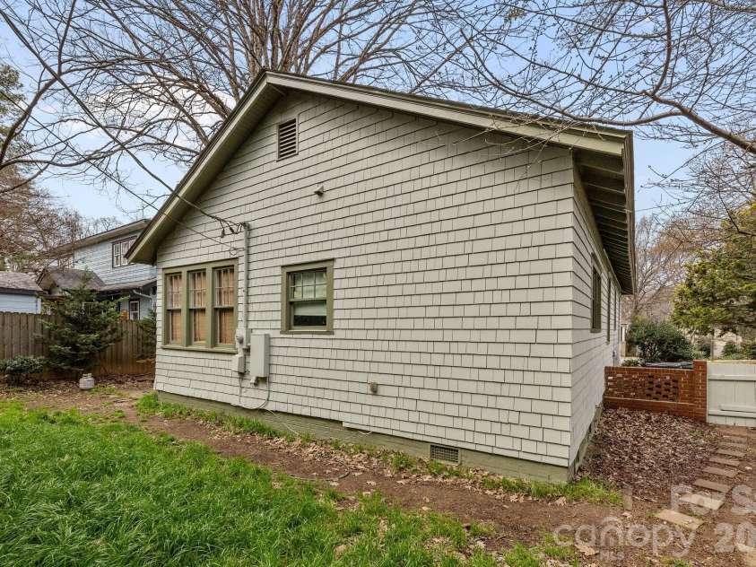 1508 Thomas Avenue, Charlotte, NC 28205.  MLS# CAR4353551, YatesRealty ID 18738. 
