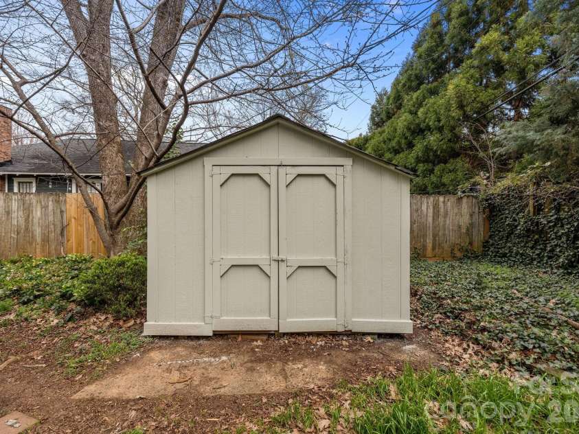 1508 Thomas Avenue, Charlotte, NC 28205.  MLS# CAR4353551, YatesRealty ID 18738. 