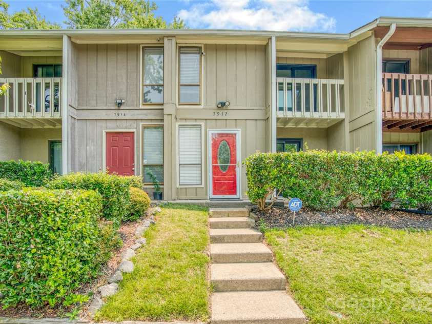 7912 Charter Oak Lane, Charlotte, NC 28226.  MLS# CAR4266708, YatesRealty ID 18738. 