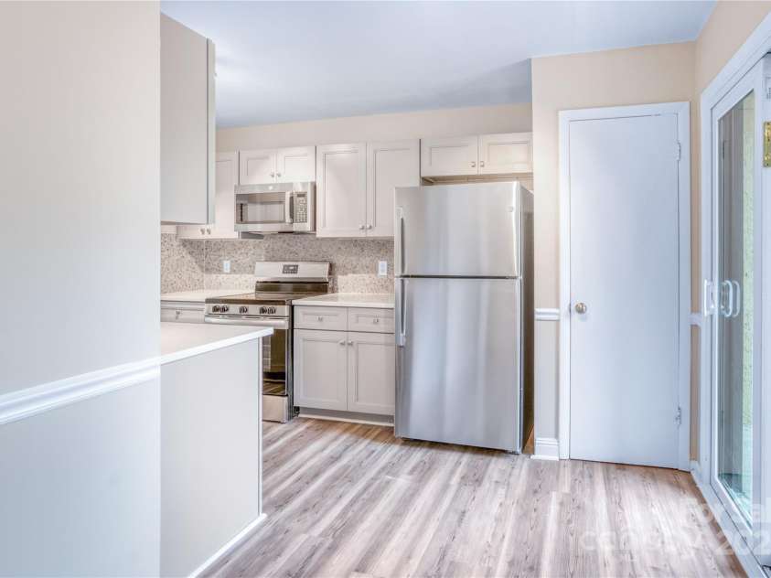 7912 Charter Oak Lane, Charlotte, NC 28226.  MLS# CAR4266708, YatesRealty ID 18738. 