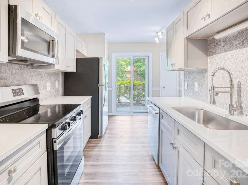 7912 Charter Oak Lane, Charlotte, NC 28226.  MLS# CAR4266708, YatesRealty ID 18738. 