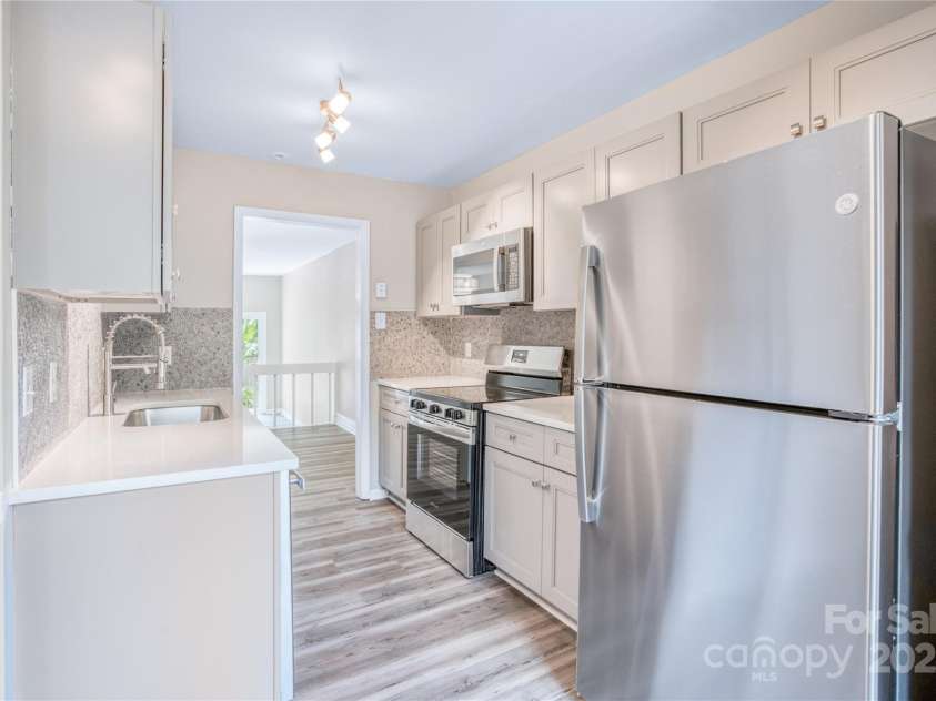 7912 Charter Oak Lane, Charlotte, NC 28226.  MLS# CAR4266708, YatesRealty ID 18738. 