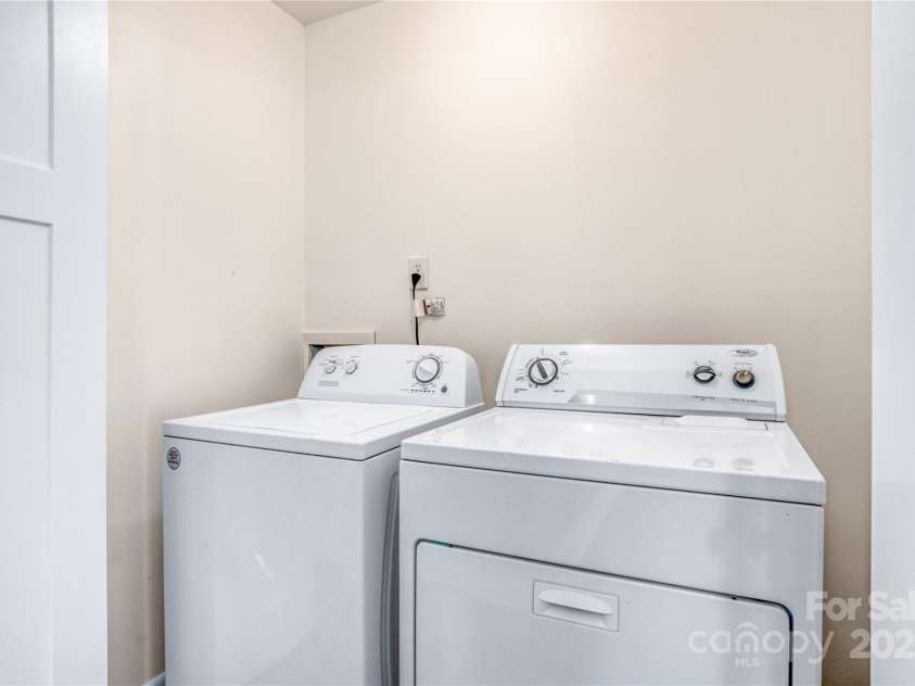 7912 Charter Oak Lane, Charlotte, NC 28226.  MLS# CAR4266708, YatesRealty ID 18738. 