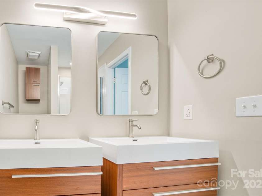 7912 Charter Oak Lane, Charlotte, NC 28226.  MLS# CAR4266708, YatesRealty ID 18738. 