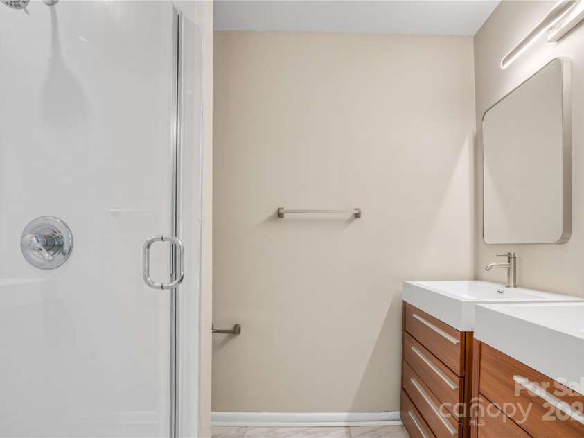 7912 Charter Oak Lane, Charlotte, NC 28226.  MLS# CAR4266708, YatesRealty ID 18738. 