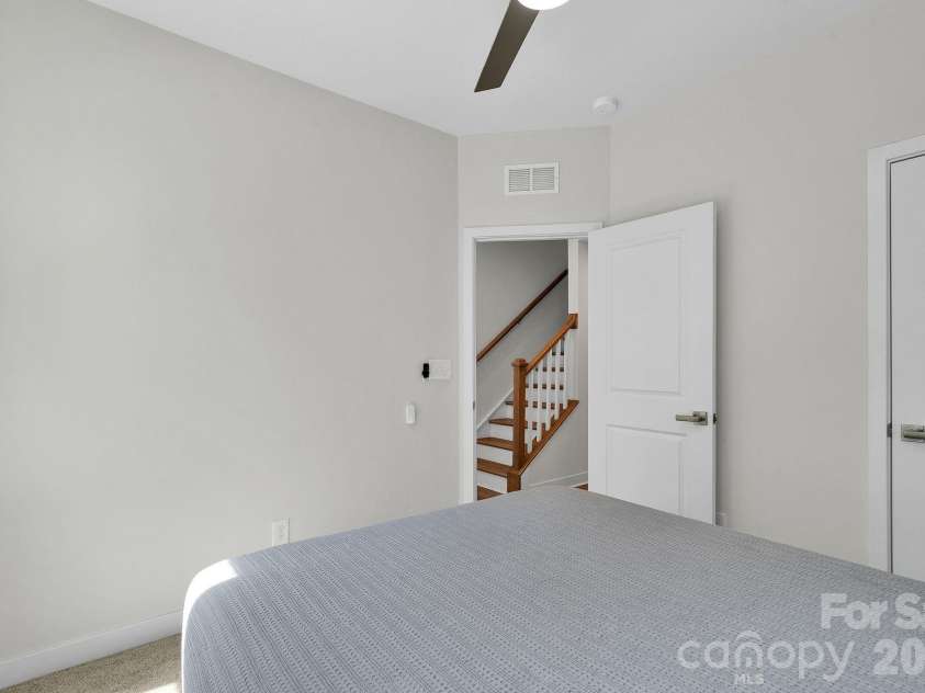 336 Twinflower Lane, Charlotte, NC 28205.  MLS# CAR4367102, YatesRealty ID 18739. 