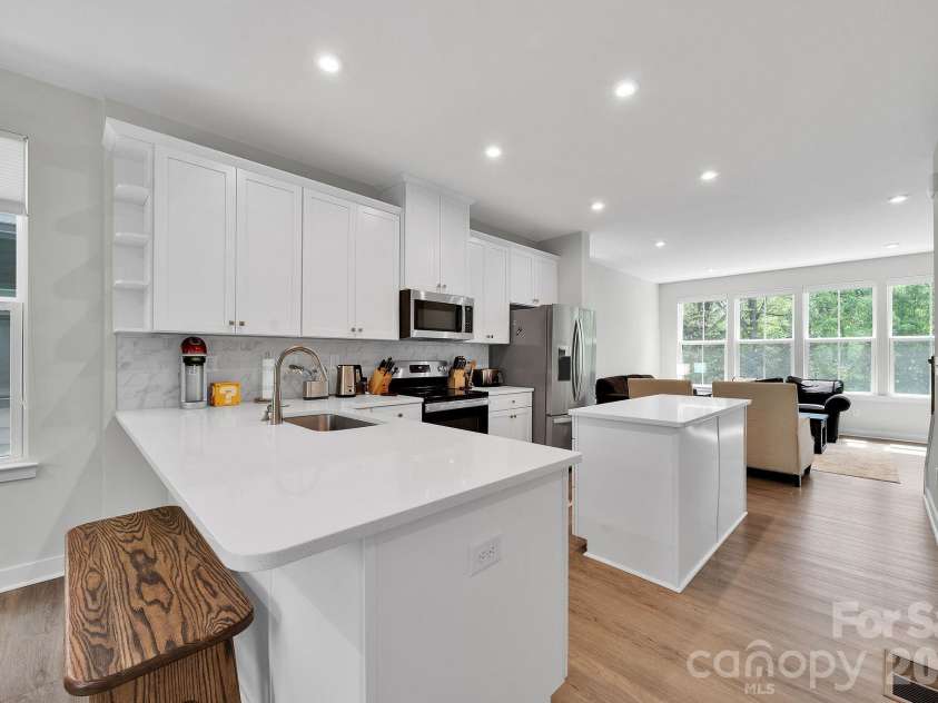 336 Twinflower Lane, Charlotte, NC 28205.  MLS# CAR4367102, YatesRealty ID 18739. 