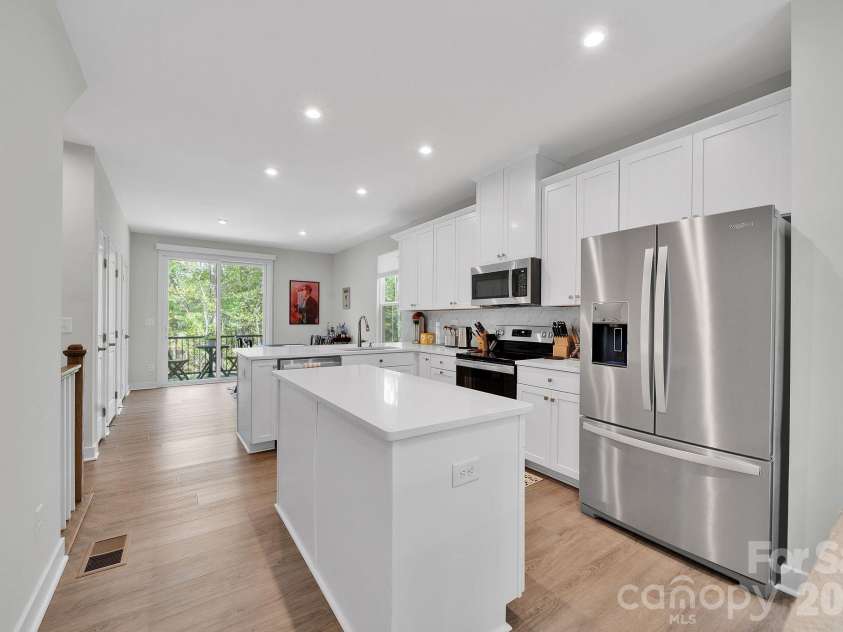 336 Twinflower Lane, Charlotte, NC 28205.  MLS# CAR4367102, YatesRealty ID 18739. 