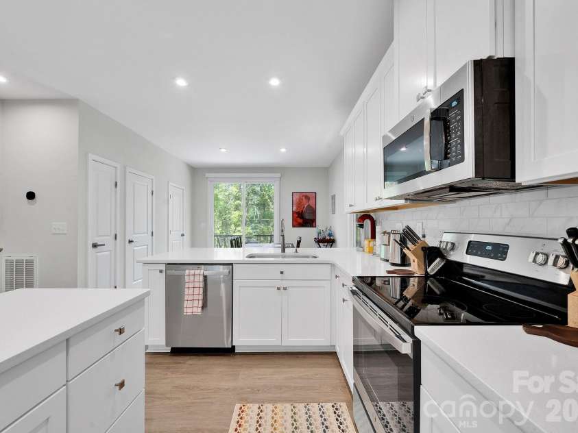 336 Twinflower Lane, Charlotte, NC 28205.  MLS# CAR4367102, YatesRealty ID 18739. 