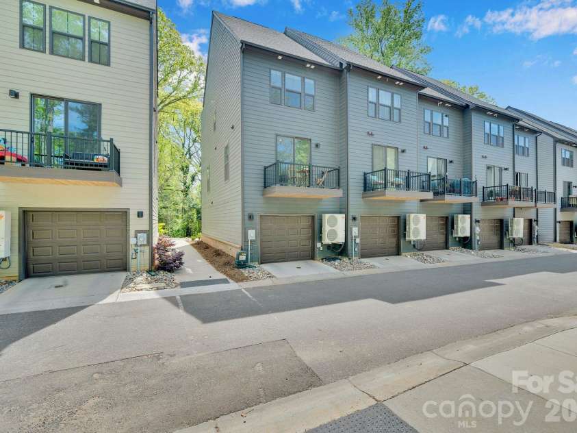 336 Twinflower Lane, Charlotte, NC 28205.  MLS# CAR4367102, YatesRealty ID 18739. 