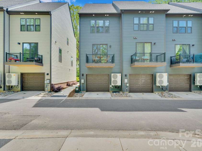 336 Twinflower Lane, Charlotte, NC 28205.  MLS# CAR4367102, YatesRealty ID 18739. 