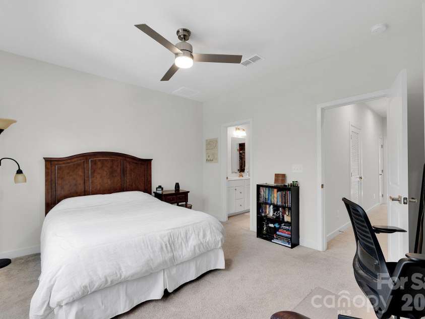 336 Twinflower Lane, Charlotte, NC 28205.  MLS# CAR4367102, YatesRealty ID 18739. Primary Bedroom 