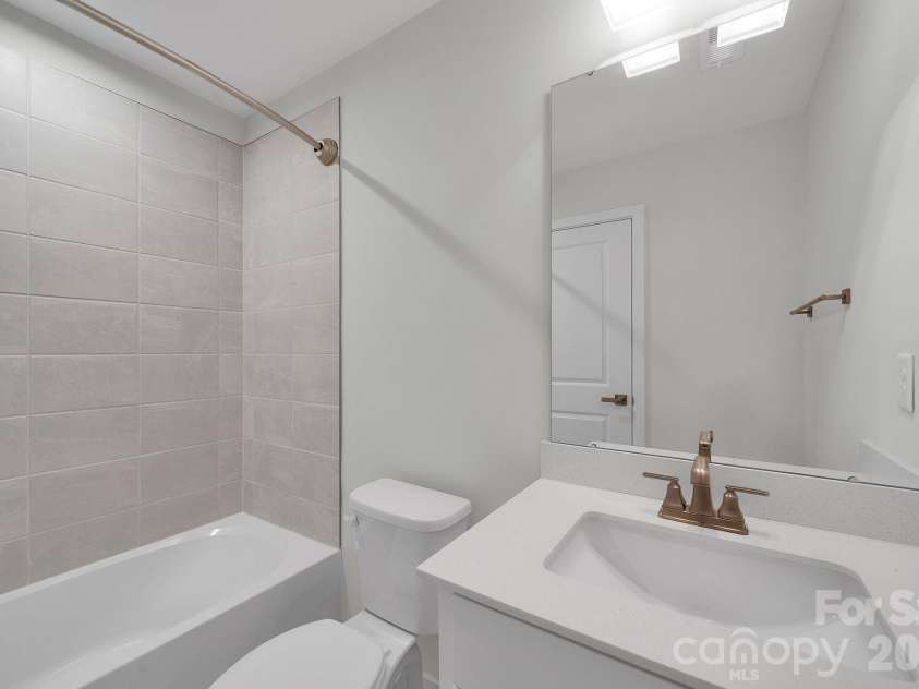 336 Twinflower Lane, Charlotte, NC 28205.  MLS# CAR4367102, YatesRealty ID 18739. Secondary bathroom 