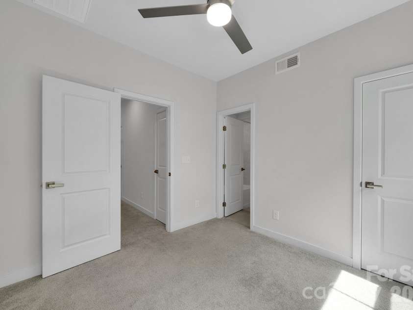 336 Twinflower Lane, Charlotte, NC 28205.  MLS# CAR4367102, YatesRealty ID 18739. Spacious secondary bedroom featuring an ensuite bath and walk in closet.