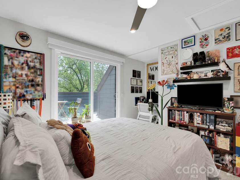 336 Twinflower Lane, Charlotte, NC 28205.  MLS# CAR4367102, YatesRealty ID 18739. Top Floor Bedroom/Flex space.