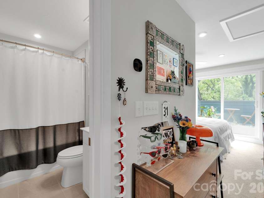 336 Twinflower Lane, Charlotte, NC 28205.  MLS# CAR4367102, YatesRealty ID 18739. Top floor bedroom/flex space with ensuite bath and direct access to a private rooftop terrace, offering a rare indoor-outdoor retreat.