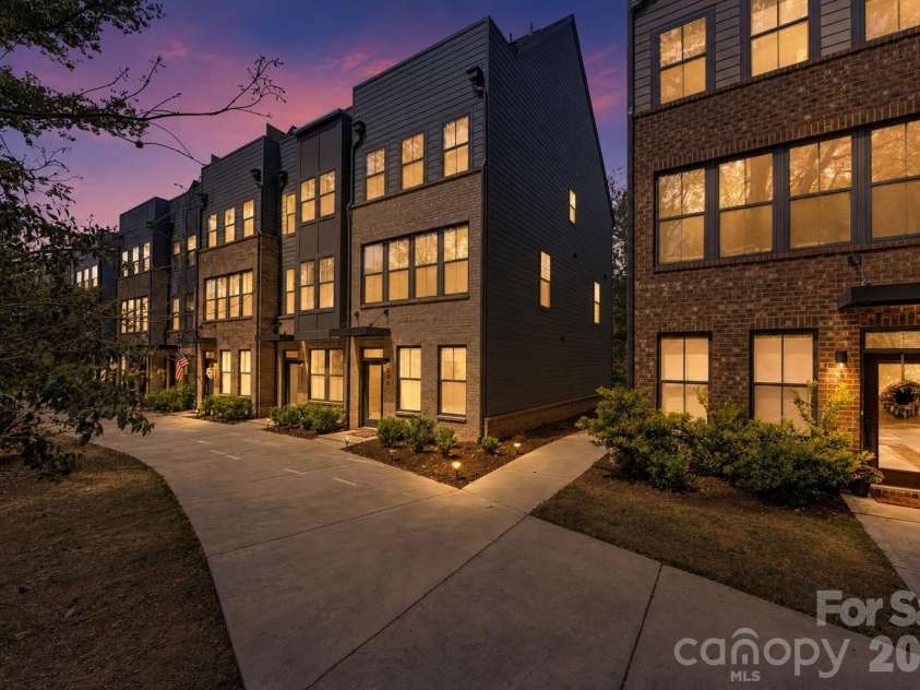 336 Twinflower Lane, Charlotte, NC 28205.  MLS# CAR4367102, YatesRealty ID 18739. Welcome Home